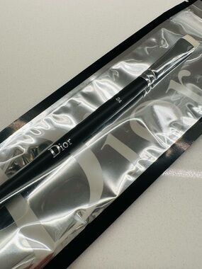 Dior Backstage Eyeliner Brush No 24